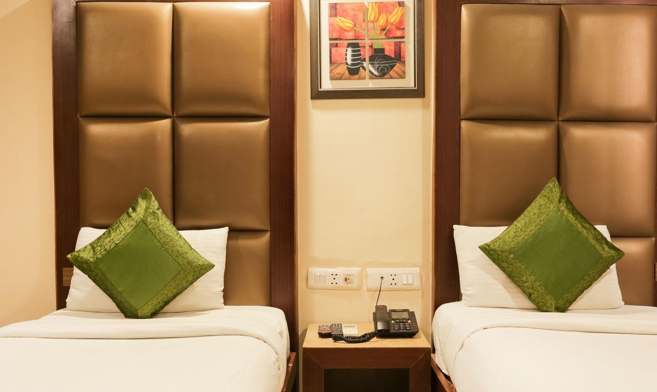 Balsons International Hotel Nuova Delhi Esterno foto